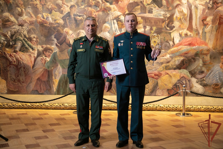 В Нижнем Новгороде командующий Приволжским округом Росгвардии открыл выставку, посвященную юбилею ведомства (видео)