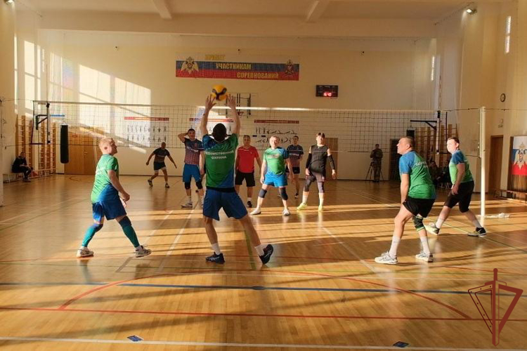 В Нижнем Новгороде состоялся матч по волейболу между командами Росгвардии и ведомственной охраны железнодорожного транспорта (видео)