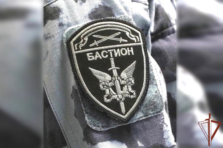 В Санкт-Петербурге при силовой поддержке ОМОН Росгвардии проведен рейд по борьбе с незаконным оборотом наркотиков