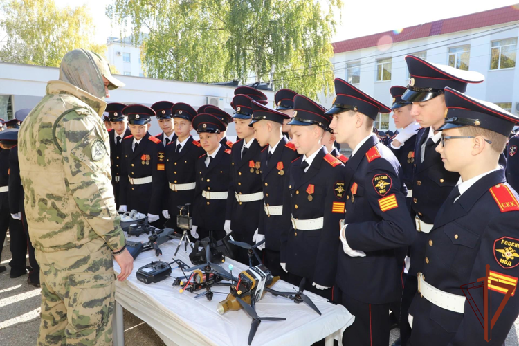В Самаре росгвардейцы приняли участие в церемонии принятия торжественного обещания кадет