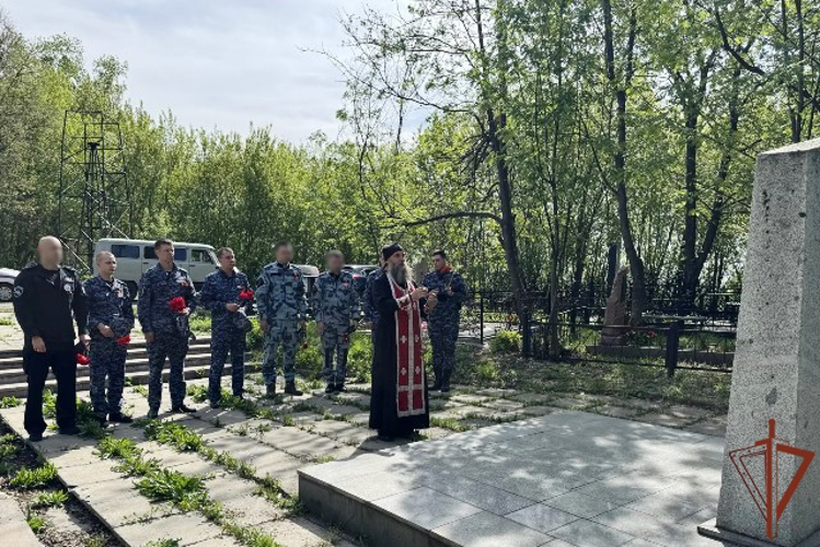 Росгвардейцы в Сибири приняли участие в благотворительных акциях и почтили память героев Великой Отечественной войны