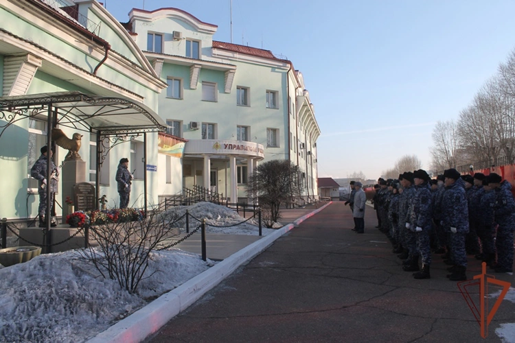 В Восточном округе Росгвардии почтили память сослуживцев, погибших при выполнении служебного долга