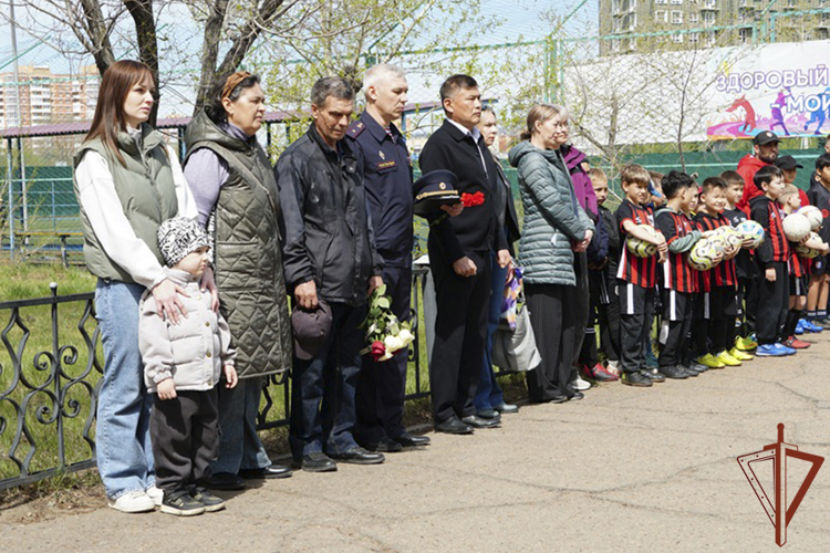 В Улан-Удэ прошли соревнования по армрестлингу, посвященные памяти Героя России Максима Концова