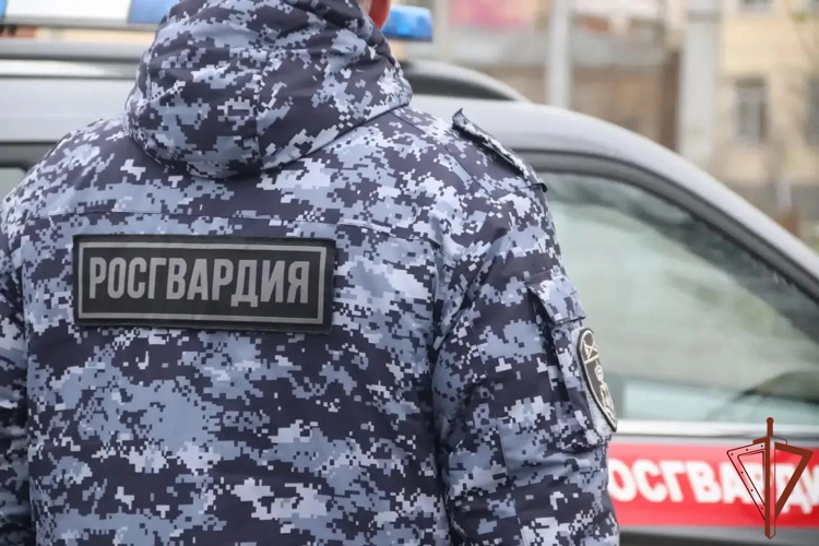 Росгвардейцы оказывают помощь спасателям при частичном обрушении жилого дома в Сызрани