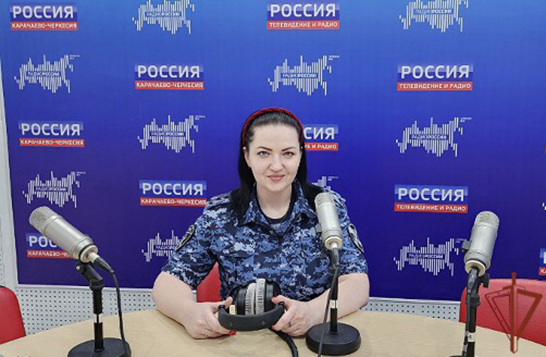 Специалисты правового обеспечения Северо-Кавказского округа Росгвардии выступили в тематических радиоэфирах