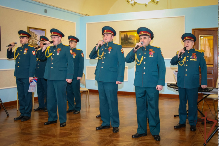 В Санкт-Петербурге командующий Северо-Западным округом Росгвардии поздравил ветеранов Великой Отечественной войны с Днем Победы