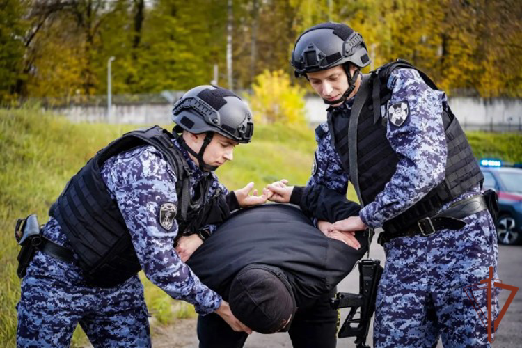 В Москве росгвардейцы провели тактико-специальную тренировку на охраняемом объекте (видео)