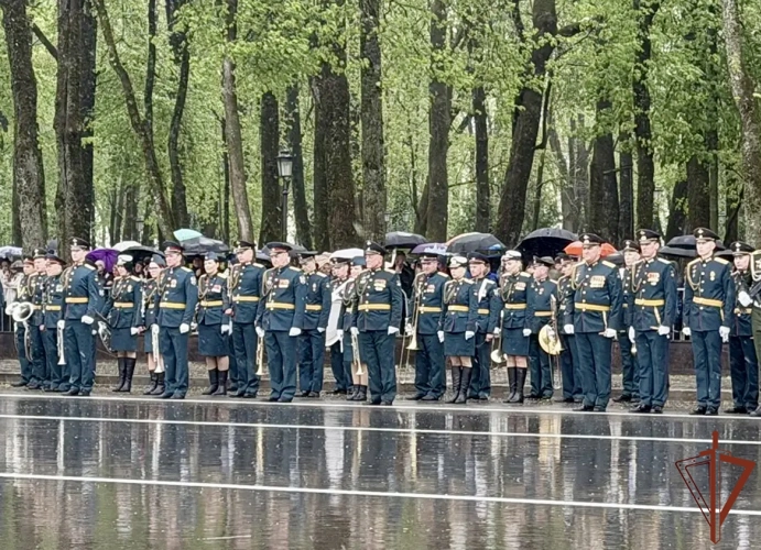 Военнослужащие и сотрудники Центрального округа Росгвардии приняли участие в военных парадах и торжественных шествиях в регионах ЦФО