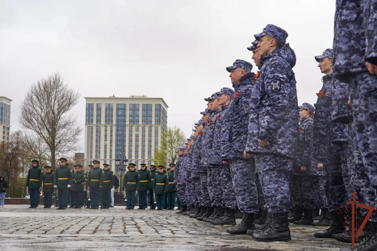 В преддверии Дня Победы на Поклонной горе состоялся торжественный выпуск сотрудников Росгвардии