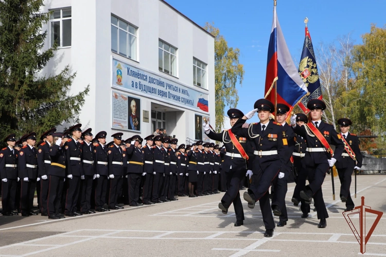 В Самаре росгвардейцы приняли участие в церемонии принятия торжественного обещания кадет