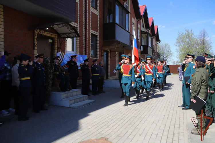 В Перми росгвардейцы поздравили с Днем Победы ветерана Великой Отечественной войны