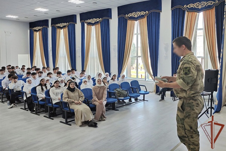 Занятие по оказанию первой помощи провели военнослужащие ОГВ(с) для студентов в Чеченской Республике
