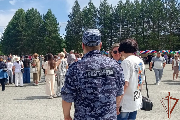 Сотрудники Росгвардии обеспечили безопасность масштабных общественно-политических, культурных и религиозных мероприятий на Урале
