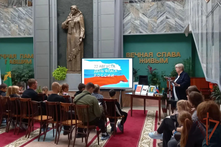 В Сибирском округе Росгвардии прошли мероприятия ко Дню Государственного флага России
