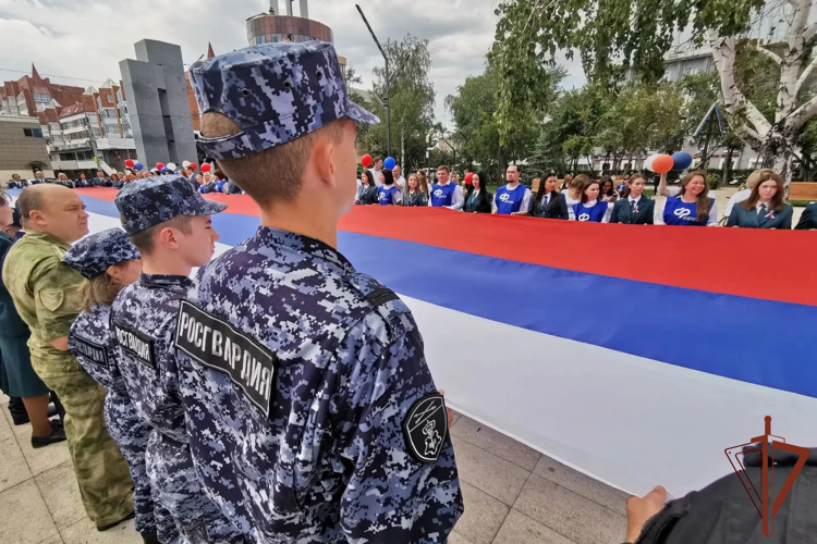 В Сибирском округе Росгвардии прошли мероприятия ко Дню Государственного флага России