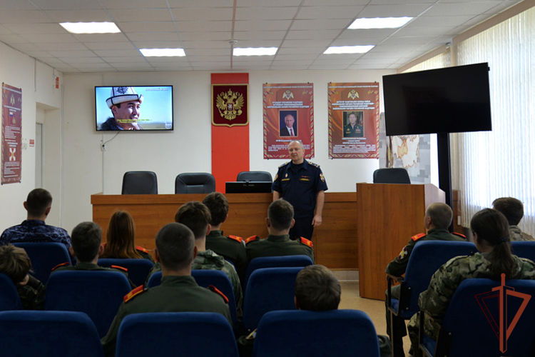 В Уральском округе росгвардейцы приняли участие в мероприятиях, посвященных Дню языков народов России