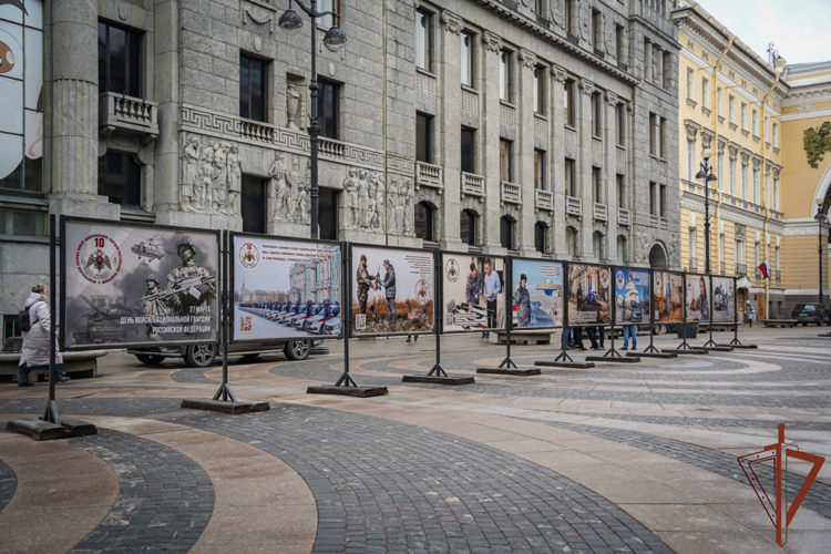 В центре Санкт-Петербурга открылась фотовыставка к 10-летию Росгвардии