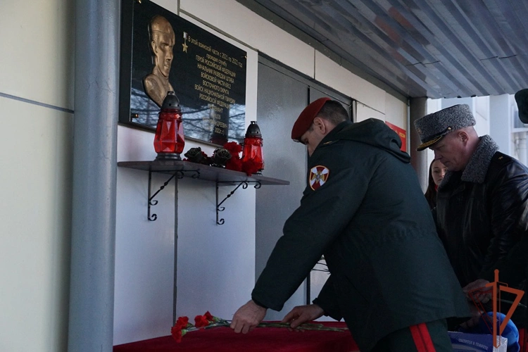 В Хабаровске почтили память Героя России Максима Концова