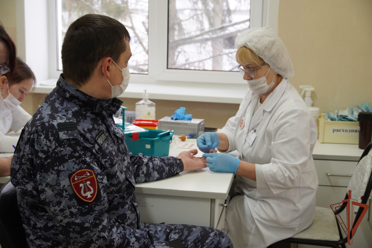 В Чувашии росгвардейцы присоединились к акции «От сердца к сердцу» (видео)