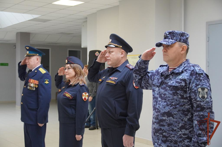В Чувашии учащиеся подшефных Росгвардии классов получили очередные кадетские звания (видео)