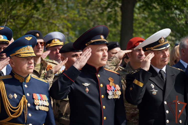 Военнослужащие и сотрудники Центрального округа Росгвардии принимают участие в памятных мероприятиях, посвящённых Дню Победы