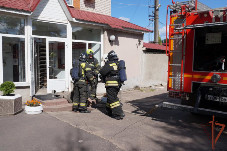 В Пскове проведено пожарно-тактическое занятие личного состава Росгвардии совместно с МЧС России