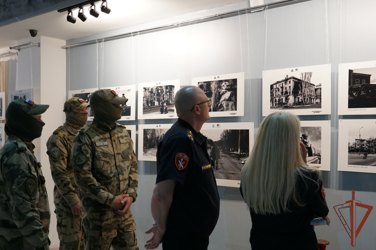 В Воронежской области открылась фотовыставка работ военнослужащего Росгвардии из ЛНР