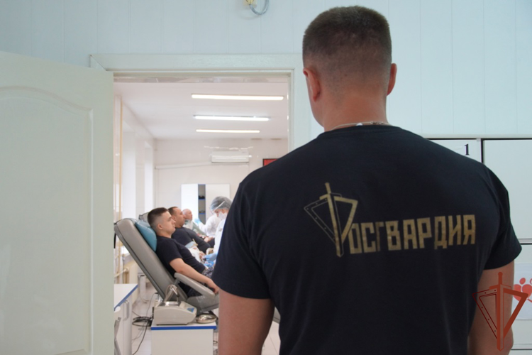 В Чувашии росгвардейцы пополнили банк донорской крови (видео)