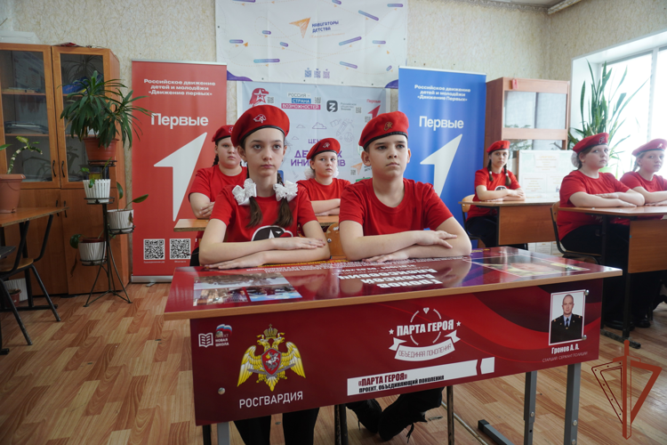 «Парту Героя» памяти погибшего сотрудника Росгвардии открыли в Волгоградской области