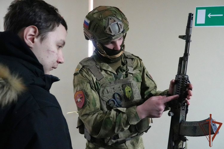 Курсанты военных вузов Росгвардии прошли стажировку в воинских частях на северо-западе страны