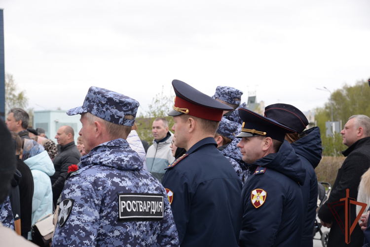 В Югре офицеры Росгвардии приняли участие в чине освящения креста и закладного камня в основание мемориального храма‑часовни в память о жителях Югры, ставших жертвами репрессий 1930‑х годов