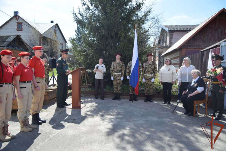 В Нижегородской области росгвардейцы присоединились к акции «Парад у дома ветерана» (видео)