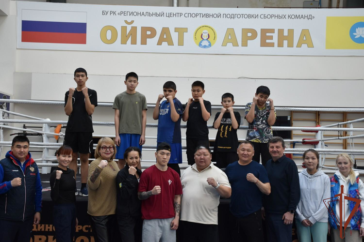 Спортсмен-росгвардеец провел утреннюю зарядку в Элисте