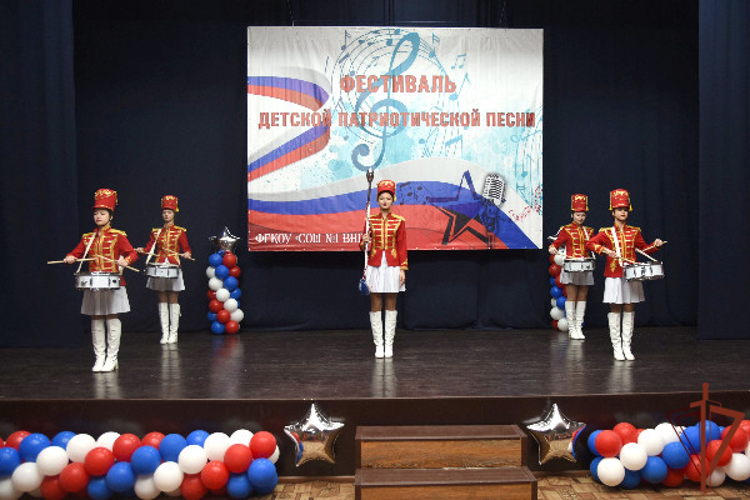 В грозненском соединении Росгвардии прошел фестиваль патриотической песни среди учащихся ведомственной школы