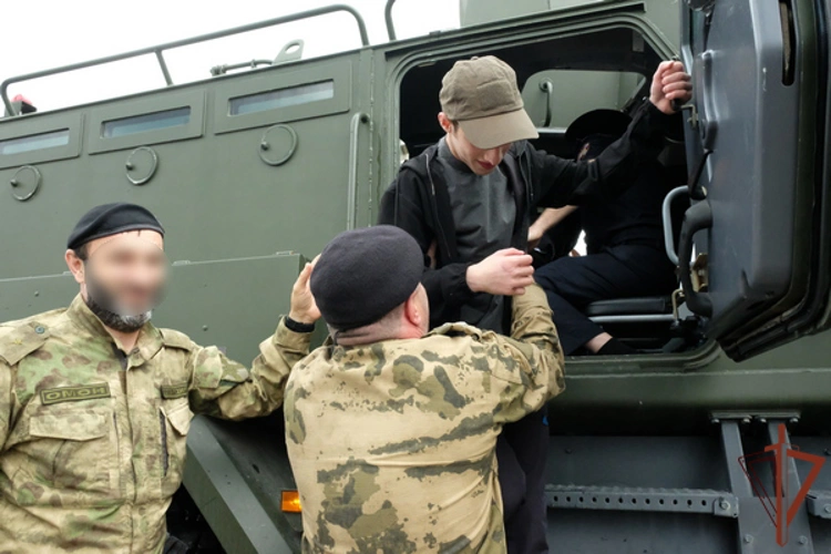 В Дагестане росгвардейцы провели День открытых дверей для воспитанников социального учреждения