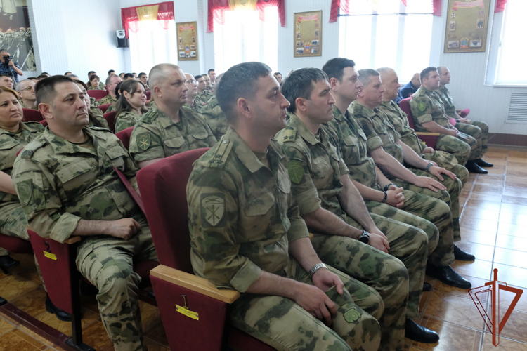 Личному составу махачкалинского соединения Росгвардии представлен новый командир