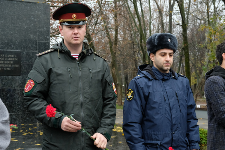 Росгвардейцы почтили память Неизвестного солдата на Северном Кавказе