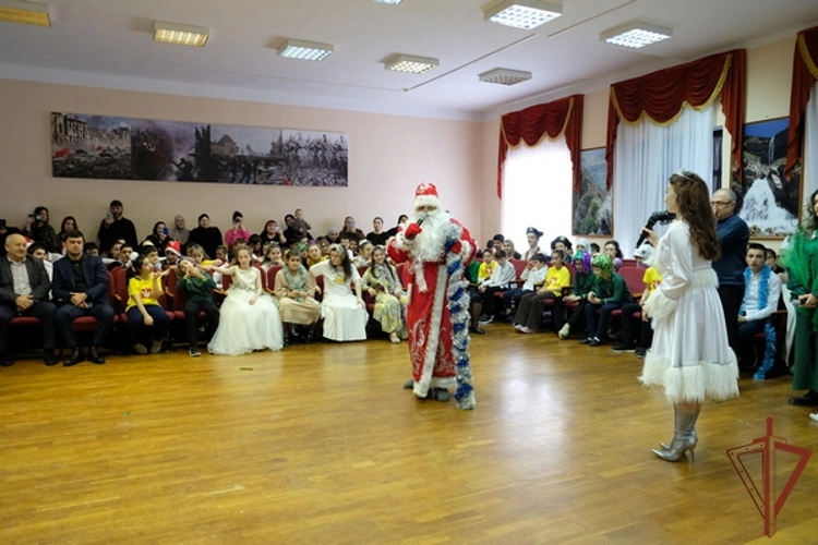 В Северо-Кавказском округе Росгвардии продолжается акция «Дед Мороз специального назначения»