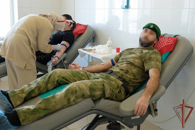 Росгвардейцы стали участниками предновогоднего донорского марафона в Дагестане