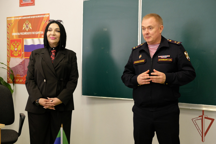 Начальник Управления Росгвардии по Республике Дагестан провел встречу с учащимися профильных классов