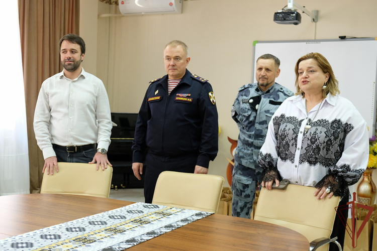 Начальник Управления Росгвардии по Республике Дагестан провел встречу с учащимися профильных классов