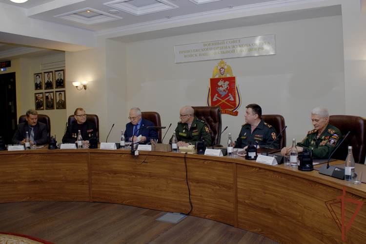 Советник директора Росгвардии генерал-лейтенант в отставке Петр Ровенский посетил с рабочим визитом подразделения ведомства в Приволжье (видео)