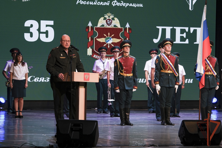 Заместитель командующего Сибирским ордена Жукова округом Росгвардии поздравил военнослужащих отдельного батальона связи с 35-летием воинской части