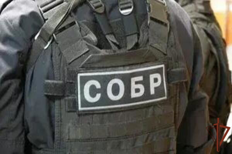 При силовой поддержке спецназа Росгвардии в Северной Осетии задержан подозреваемый в незаконном хранении оружия