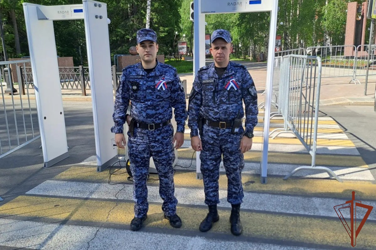 Сотрудники Росгвардии обеспечили безопасность масштабных общественно-политических, культурных и религиозных мероприятий на Урале