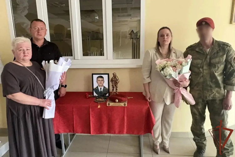 В Башкортостане вручили краповый берет матери погибшего бойца спецназа Росгвардии (видео)
