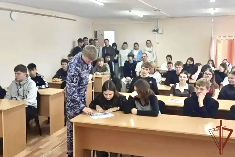С профессией защитника Отечества познакомили молодёжь росгвардейцы в Сибири
