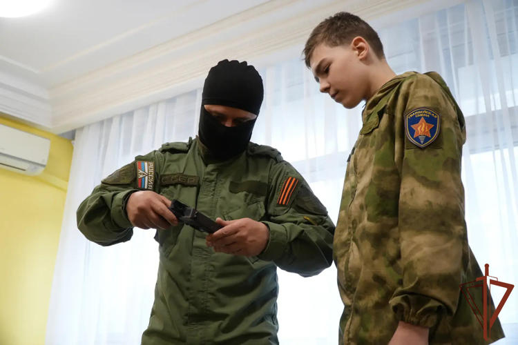 В спецподразделении Росгвардии прошел День открытых дверей для воспитанников столичного военно-патриотического клуба (видео)