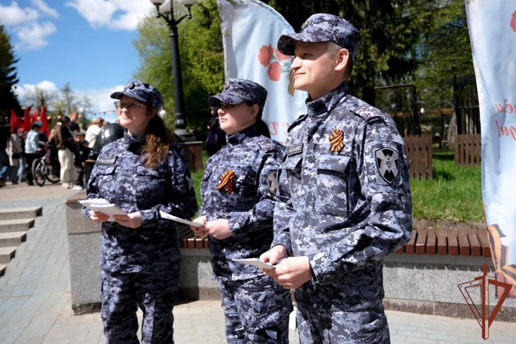 В Йошкар-Оле росгвардейцы рассказали горожанам о службе и учёбе в профильных вузах