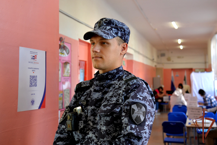 Росгвардейцы обеспечили безопасность в период проведения Единого дня голосования на Урале